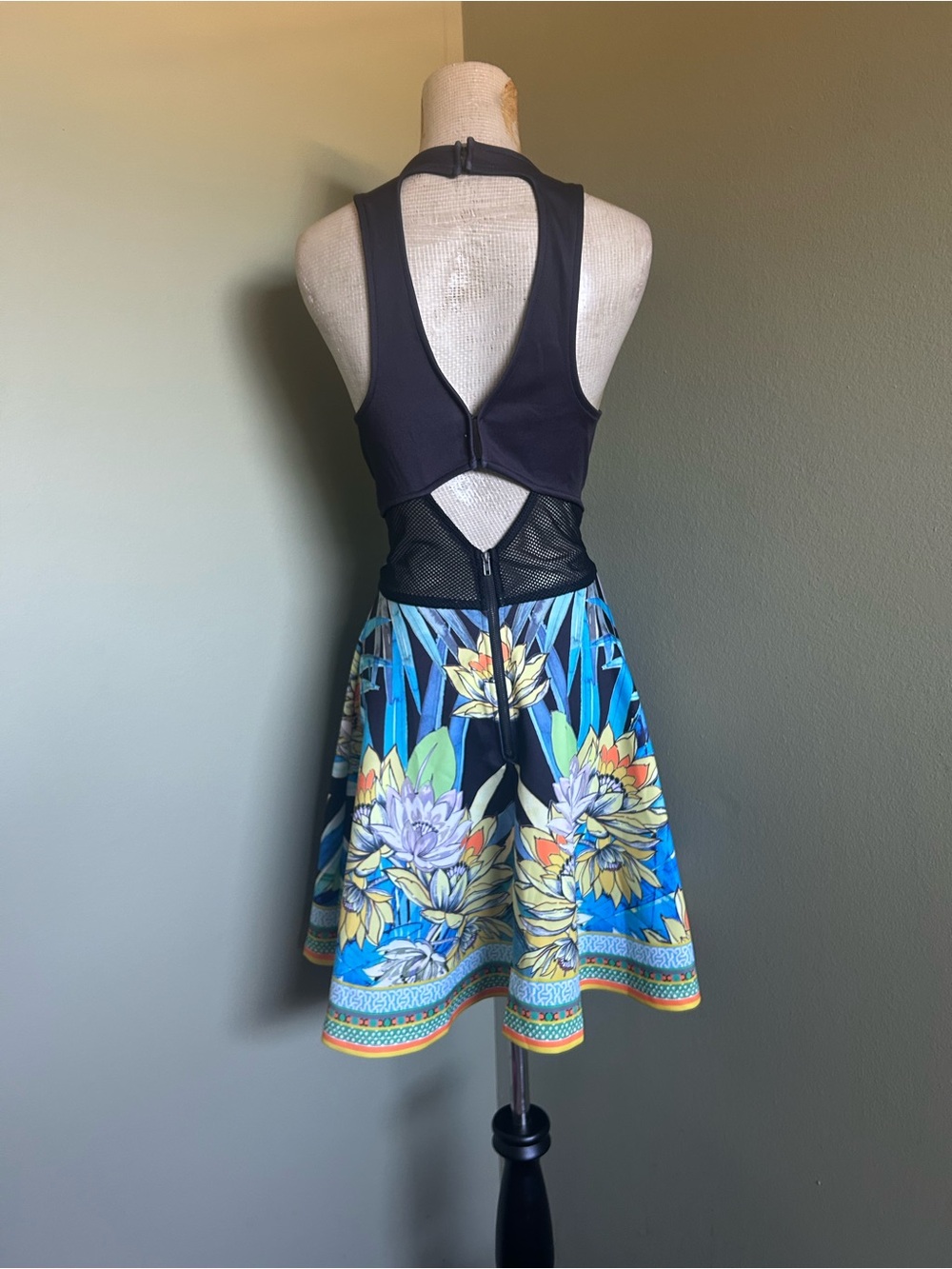 Peach Puff Blue Floral Backless Fit-and-Flare Dress with Mesh Detail Sz